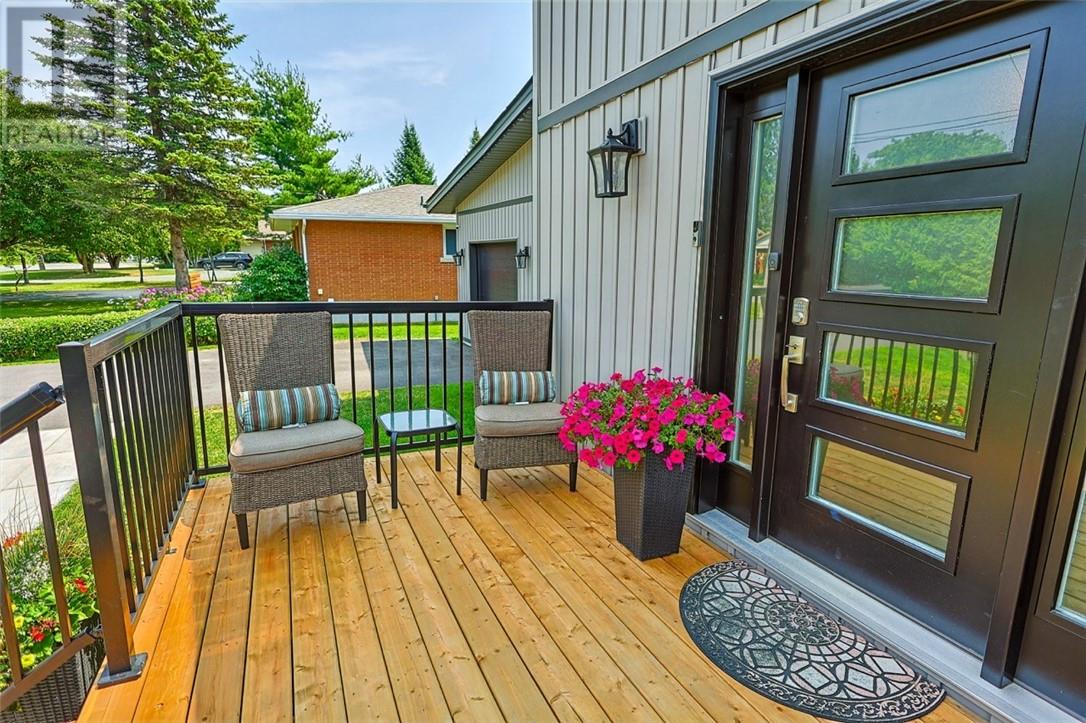 121 W Laurier, Azilda, Ontario  P0M 1B0 - Photo 8 - 2129516
