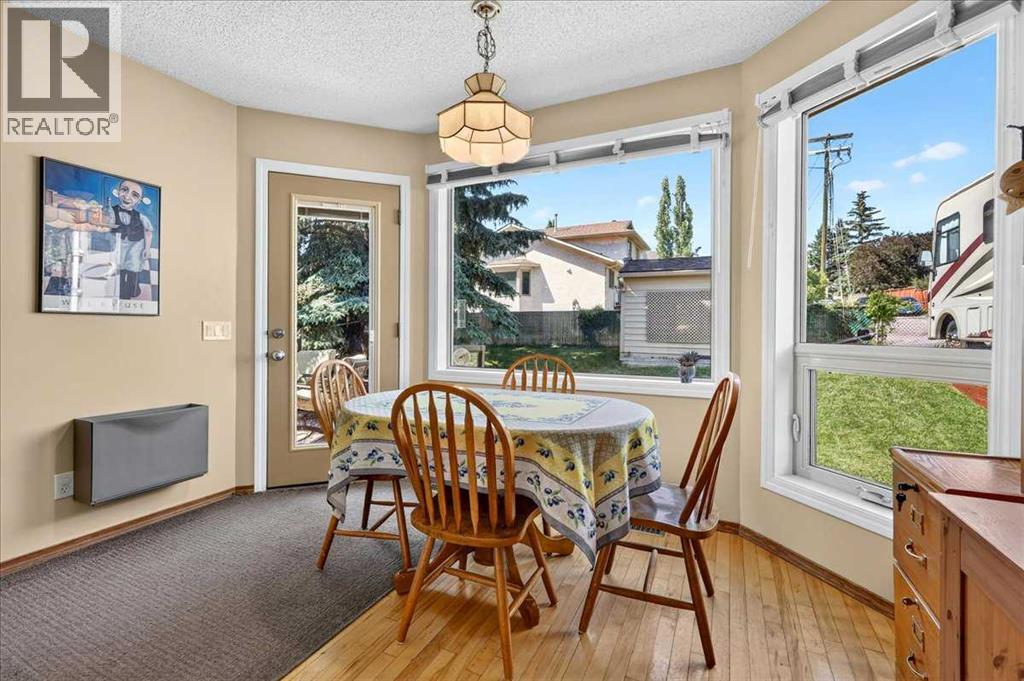 14 Hawkdale Gate NW, Calgary, Alberta  T3G 2W6 - Photo 14 - A2326490