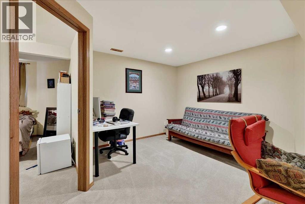 14 Hawkdale Gate NW, Calgary, Alberta  T3G 2W6 - Photo 38 - A2326490