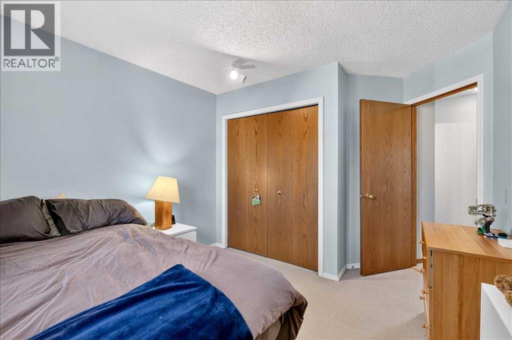 14 Hawkdale Gate NW, Calgary, Alberta  T3G 2W6 - Photo 34 - A2326490