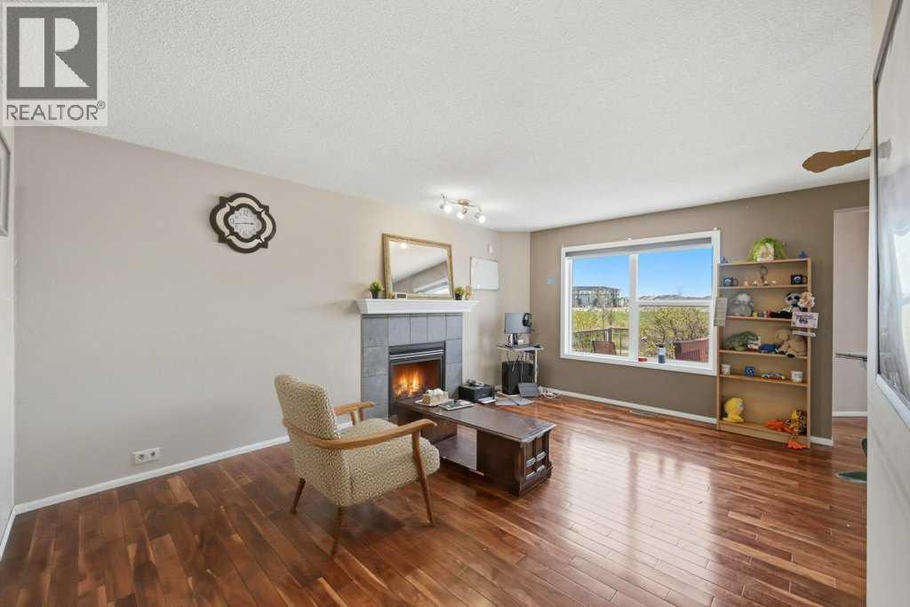 86 Saddlecrest Close NE, Calgary, Alberta  T3J 5B6 - Photo 5 - A2316159
