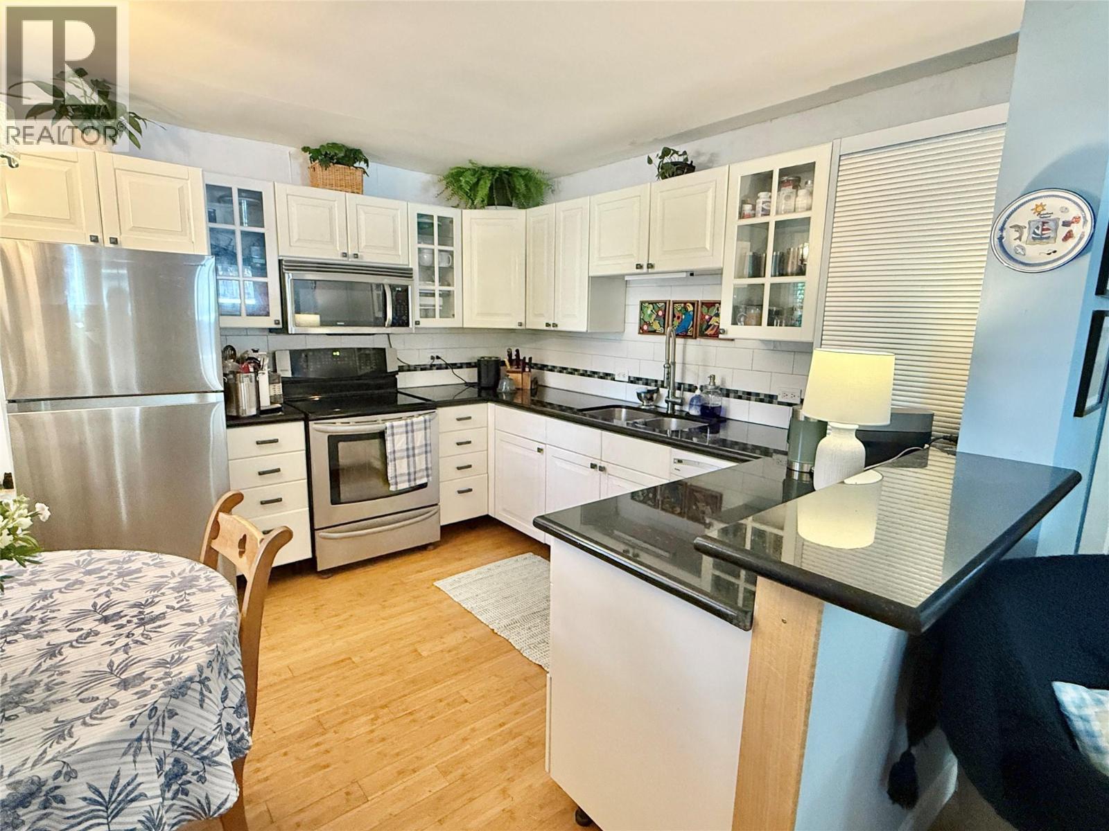 1050 Hillside Avenue, Chase, British Columbia  V0E 1M0 - Photo 4 - 10387603