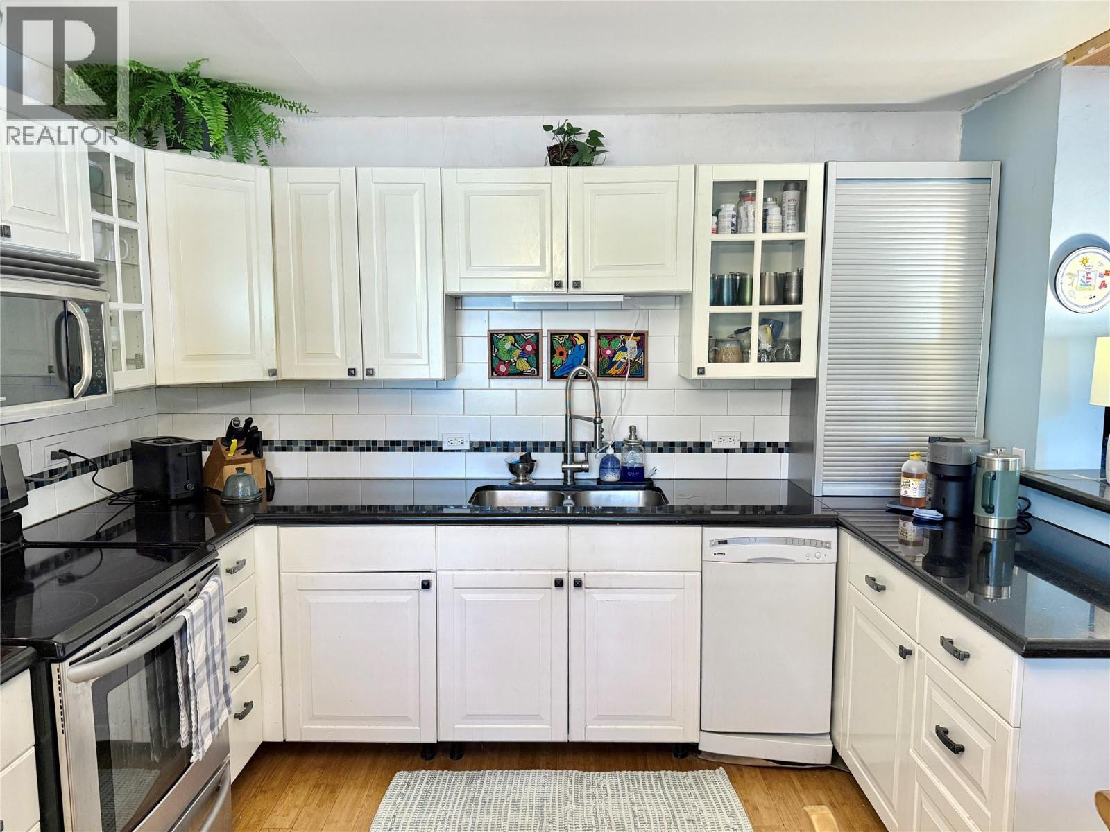 1050 Hillside Avenue, Chase, British Columbia  V0E 1M0 - Photo 6 - 10387603