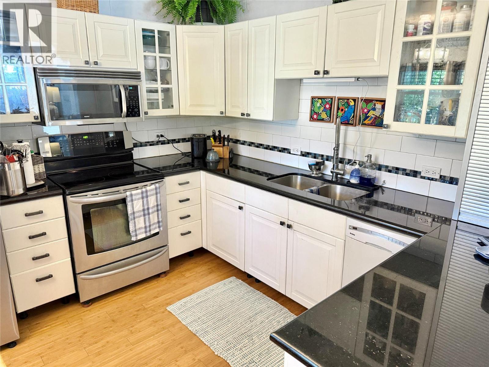 1050 Hillside Avenue, Chase, British Columbia  V0E 1M0 - Photo 3 - 10387603