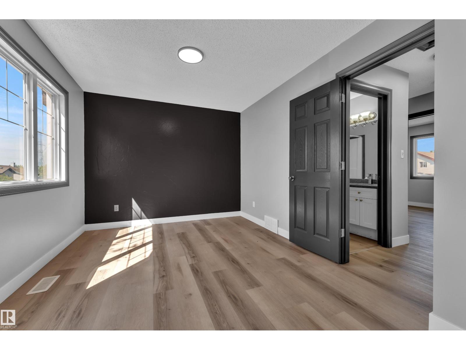 Unknown Address, ,    - Photo 23 - E4501887