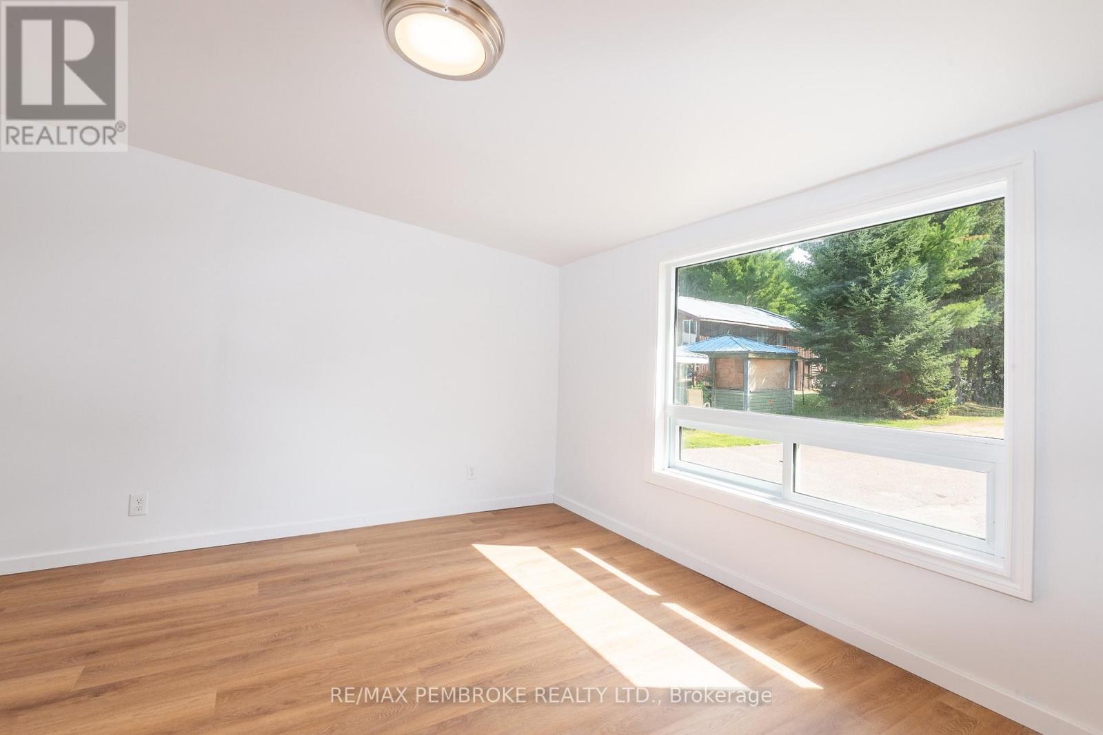 32560 Highway Highway, Laurentian Hills, Ontario  K0J 1P0 - Photo 24 - X13549334
