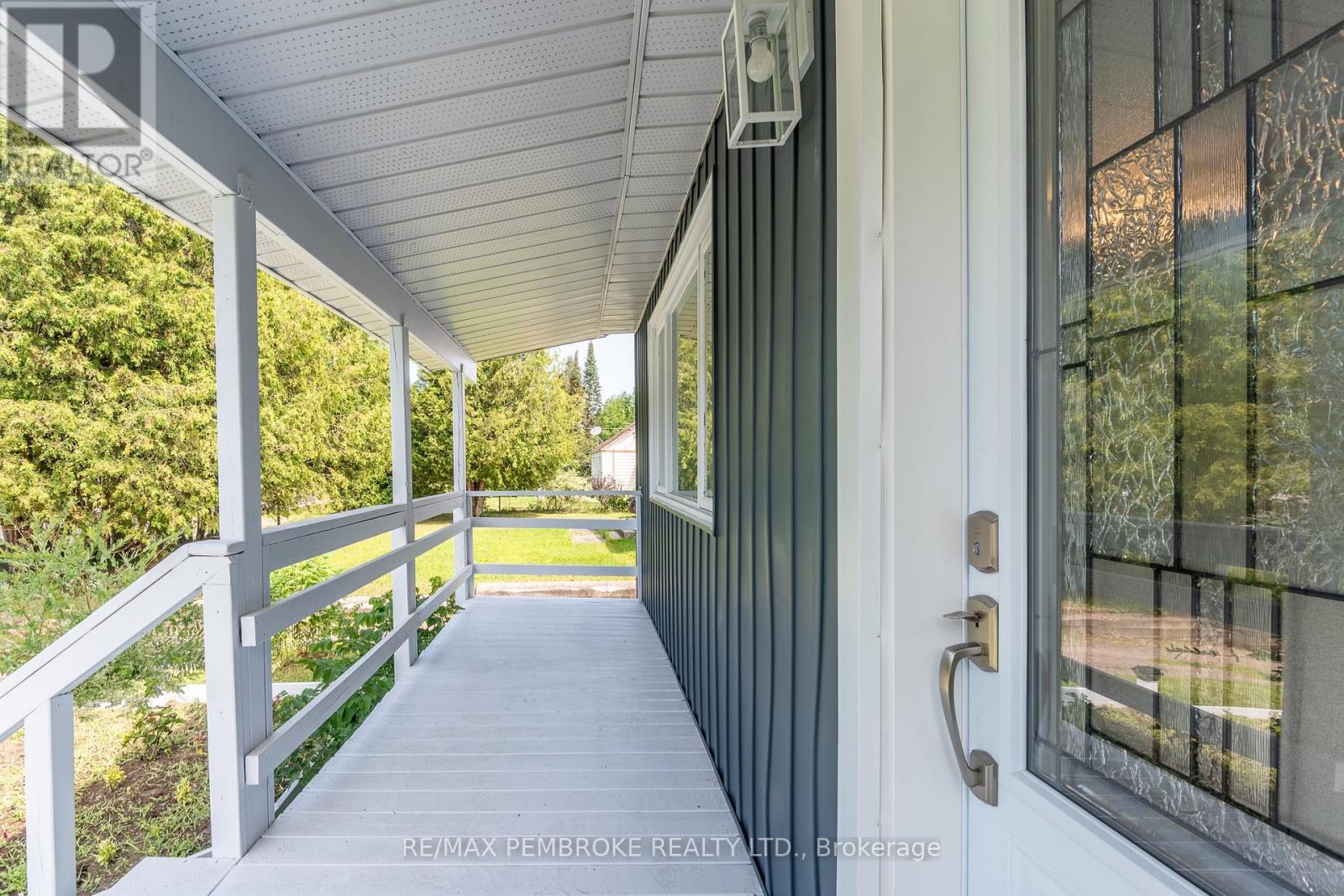 32560 Highway Highway, Laurentian Hills, Ontario  K0J 1P0 - Photo 3 - X13549334