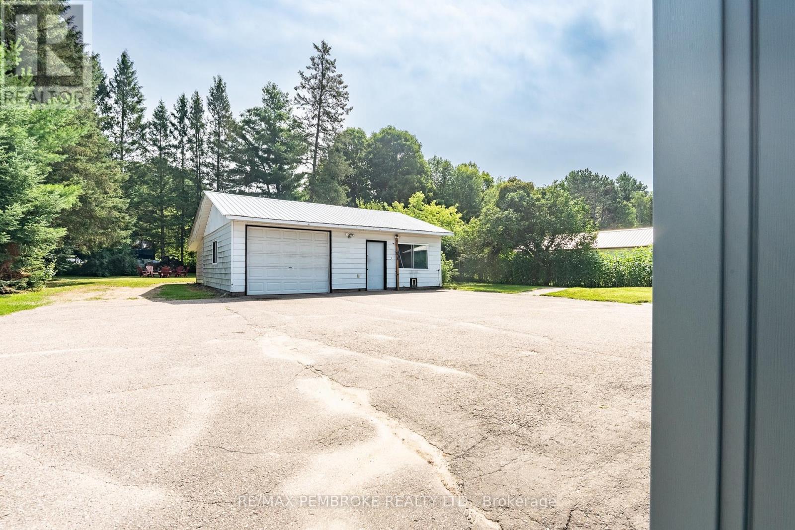 32560 Highway Highway, Laurentian Hills, Ontario  K0J 1P0 - Photo 44 - X13549334