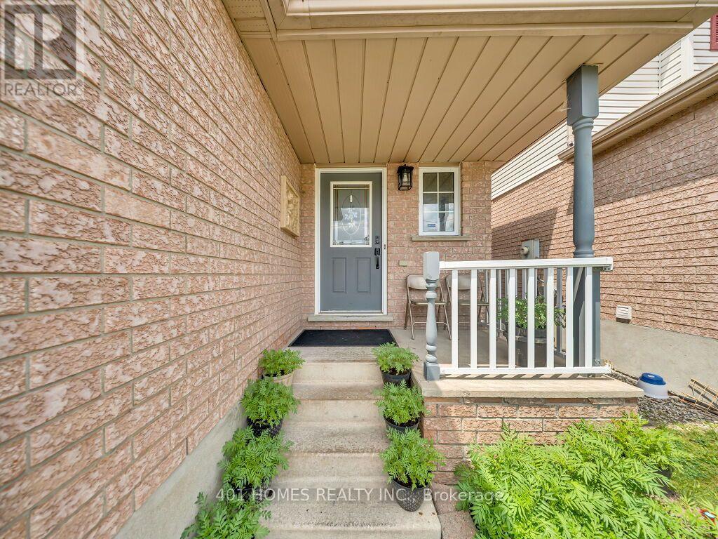 37 Activa Avenue, Kitchener, Ontario  N2E 3R3 - Photo 4 - X13630974