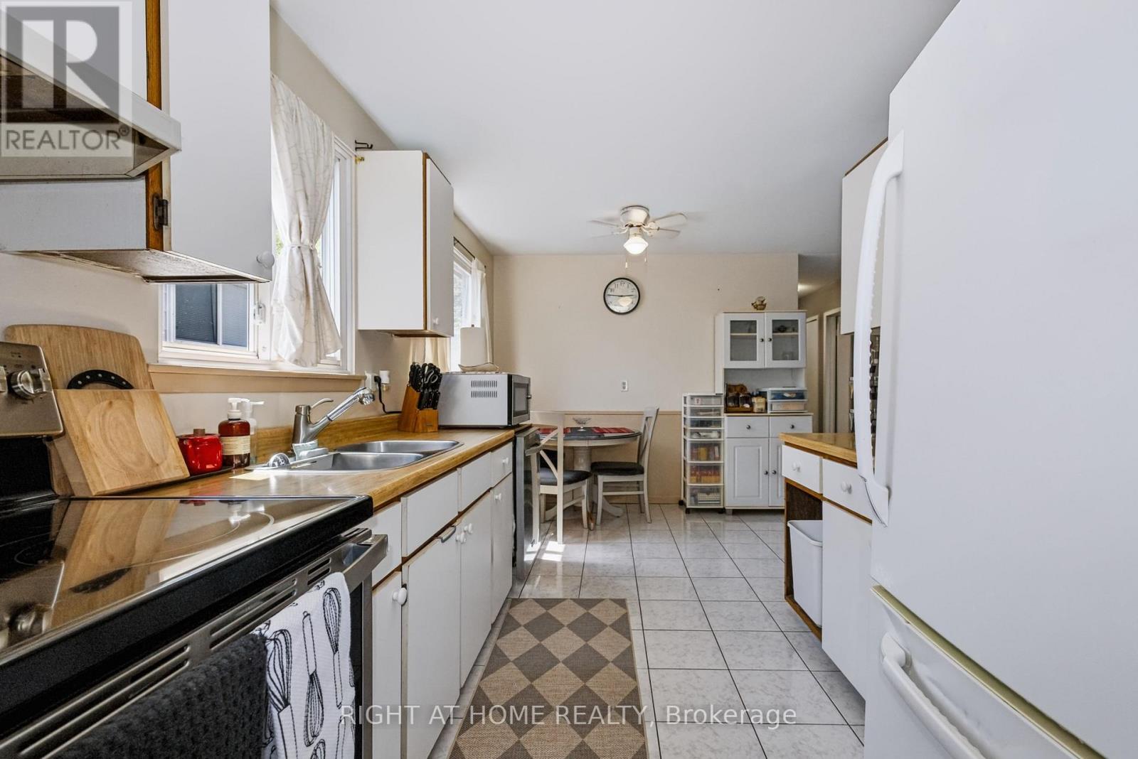 229 Britannia Avenue, Bradford West Gwillimbury, Ontario  L3Z 1A4 - Photo 10 - N13630968