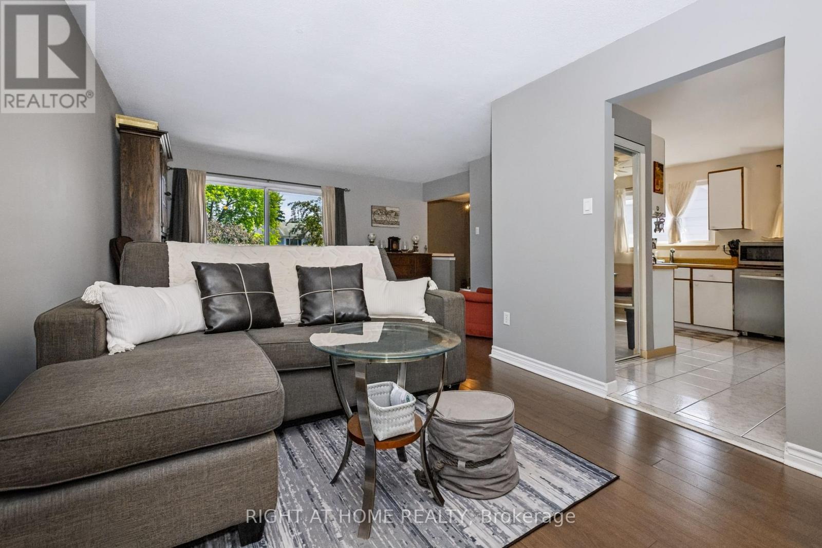 229 Britannia Avenue, Bradford West Gwillimbury, Ontario  L3Z 1A4 - Photo 6 - N13630968