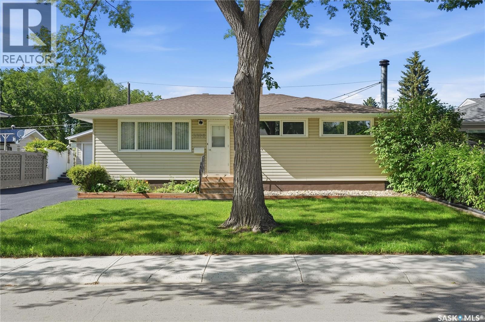 3326 4th AVENUE N, Regina, Saskatchewan