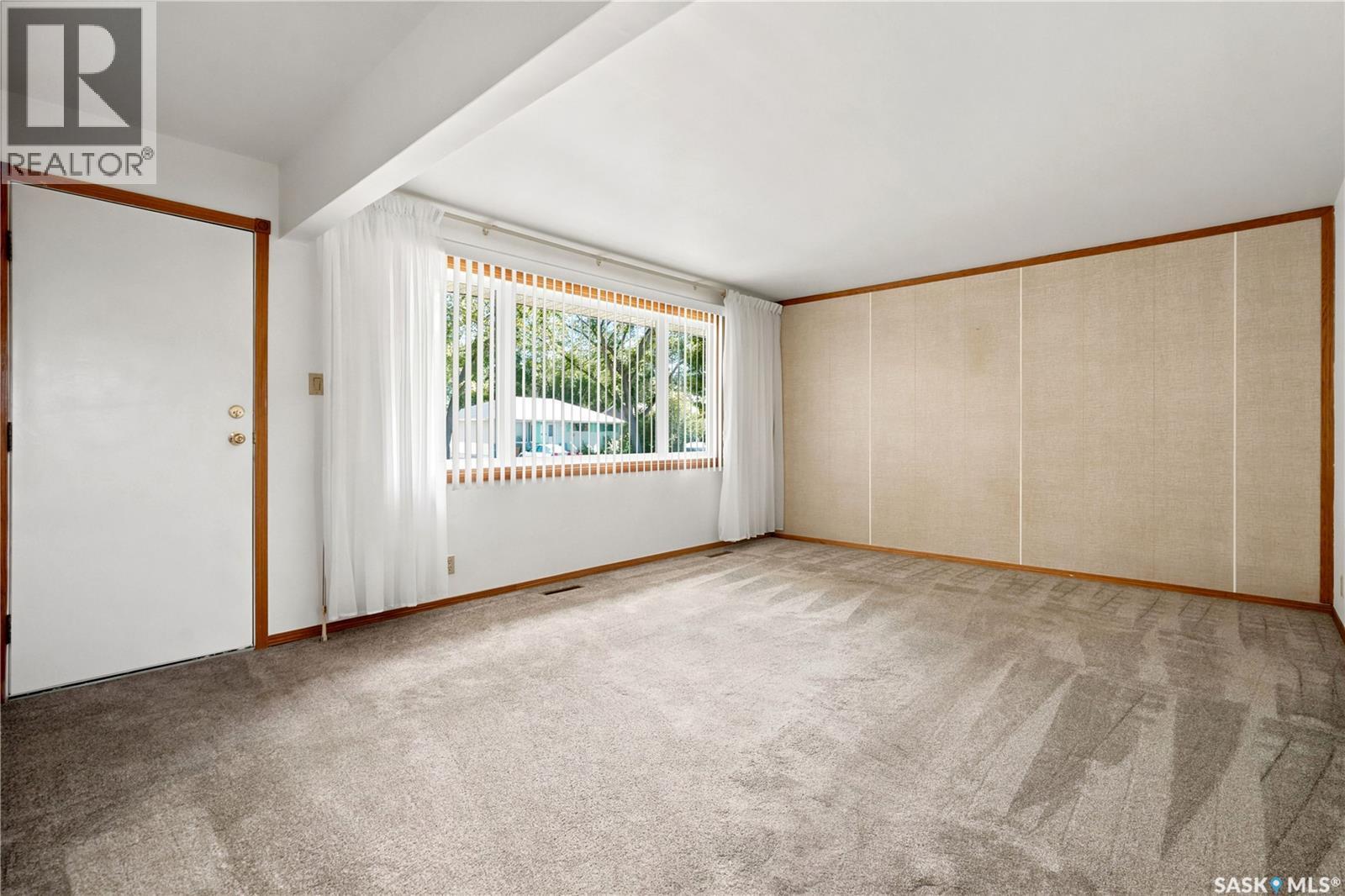 3326 4th Avenue N, Regina, Saskatchewan  S4R 0V6 - Photo 4 - SK041892