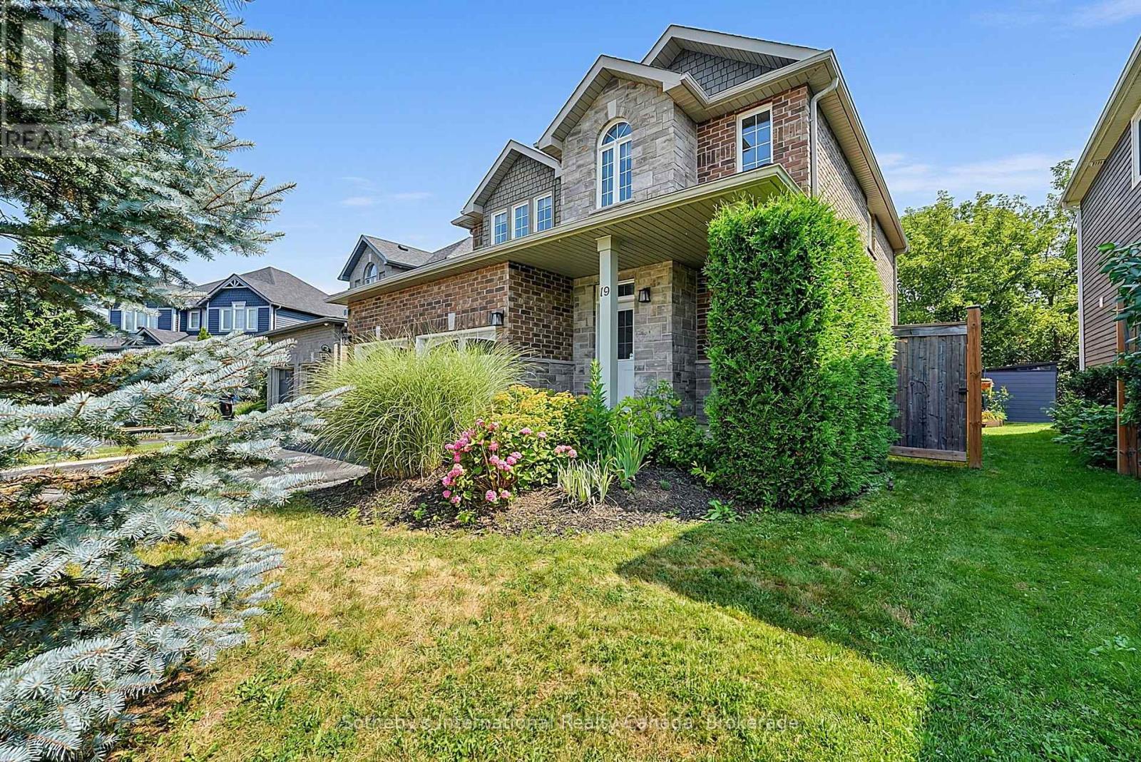 19 Garbutt Crescent, Collingwood, Ontario  L9Y 0H5 - Photo 3 - S13631072