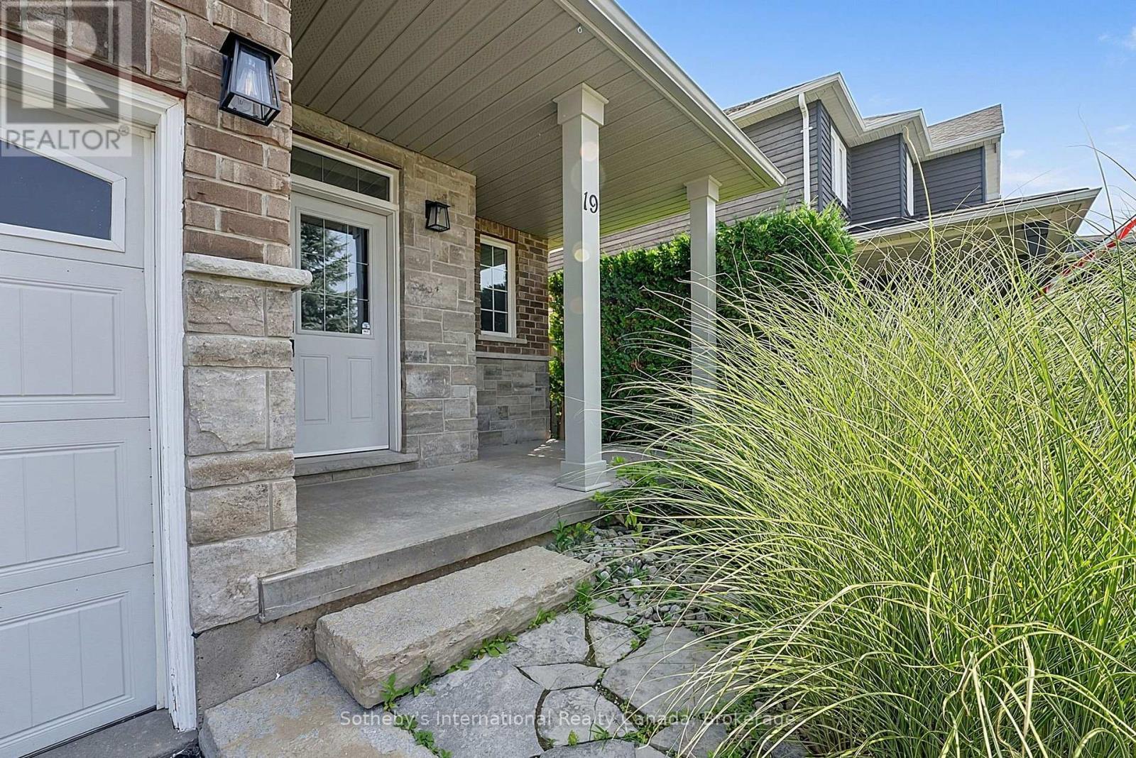 19 Garbutt Crescent, Collingwood, Ontario  L9Y 0H5 - Photo 4 - S13631072