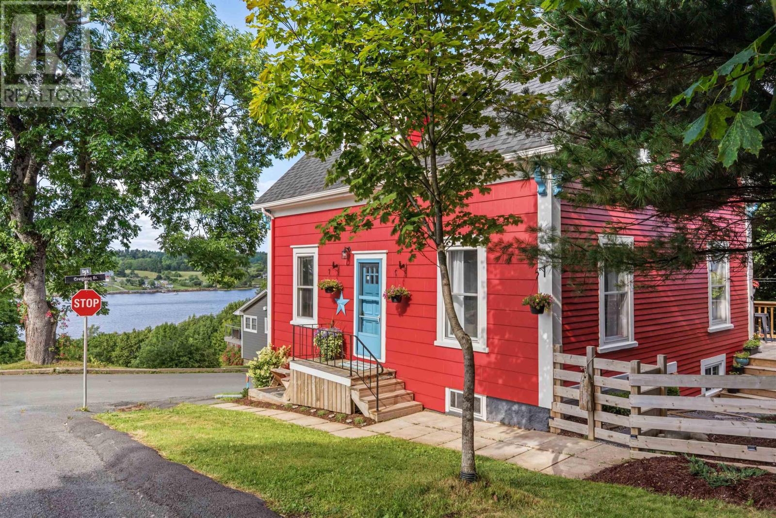 94 King Street, Lunenburg, Nova Scotia  B0J 2C0 - Photo 3 - 202618583