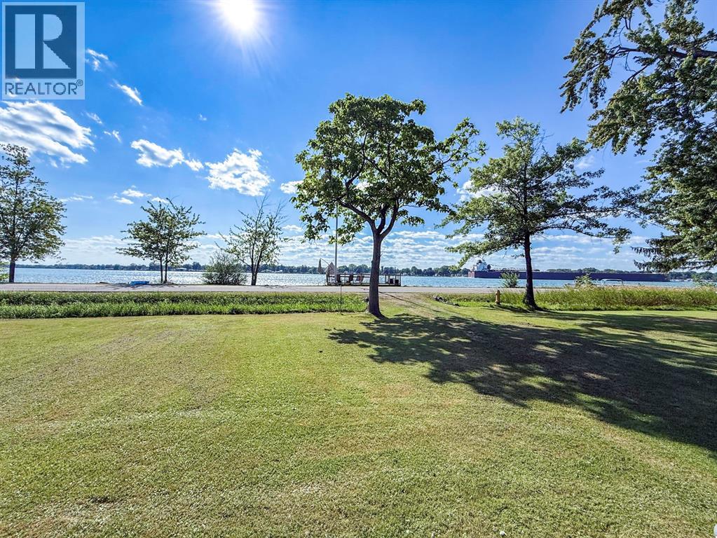 2024 River Road, Wallaceburg, Ontario  N8A 4K9 - Photo 2 - 26018287