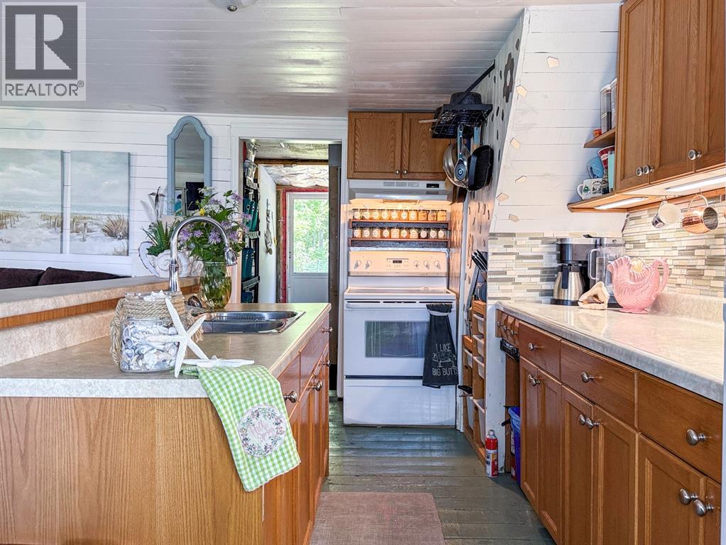 2024 River Road, Wallaceburg, Ontario  N8A 4K9 - Photo 8 - 26018287