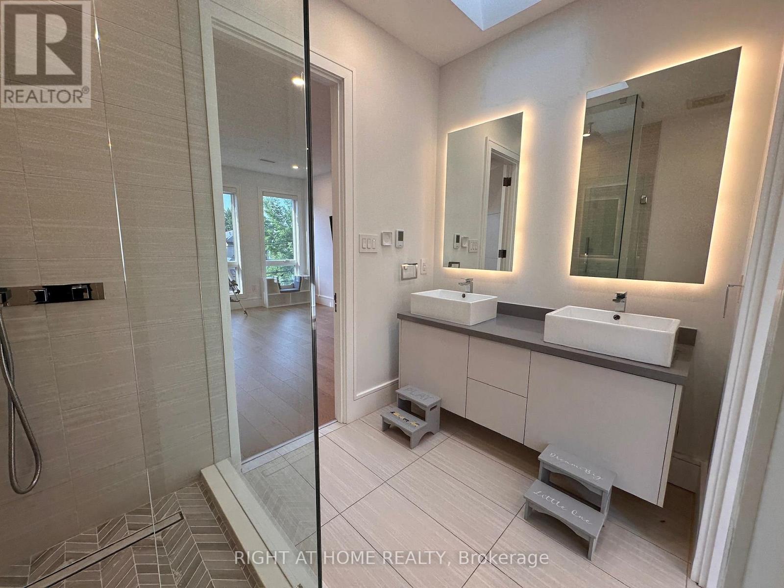 75 Dunblaine Avenue, Toronto, Ontario  M5M 2S2 - Photo 19 - C13561436