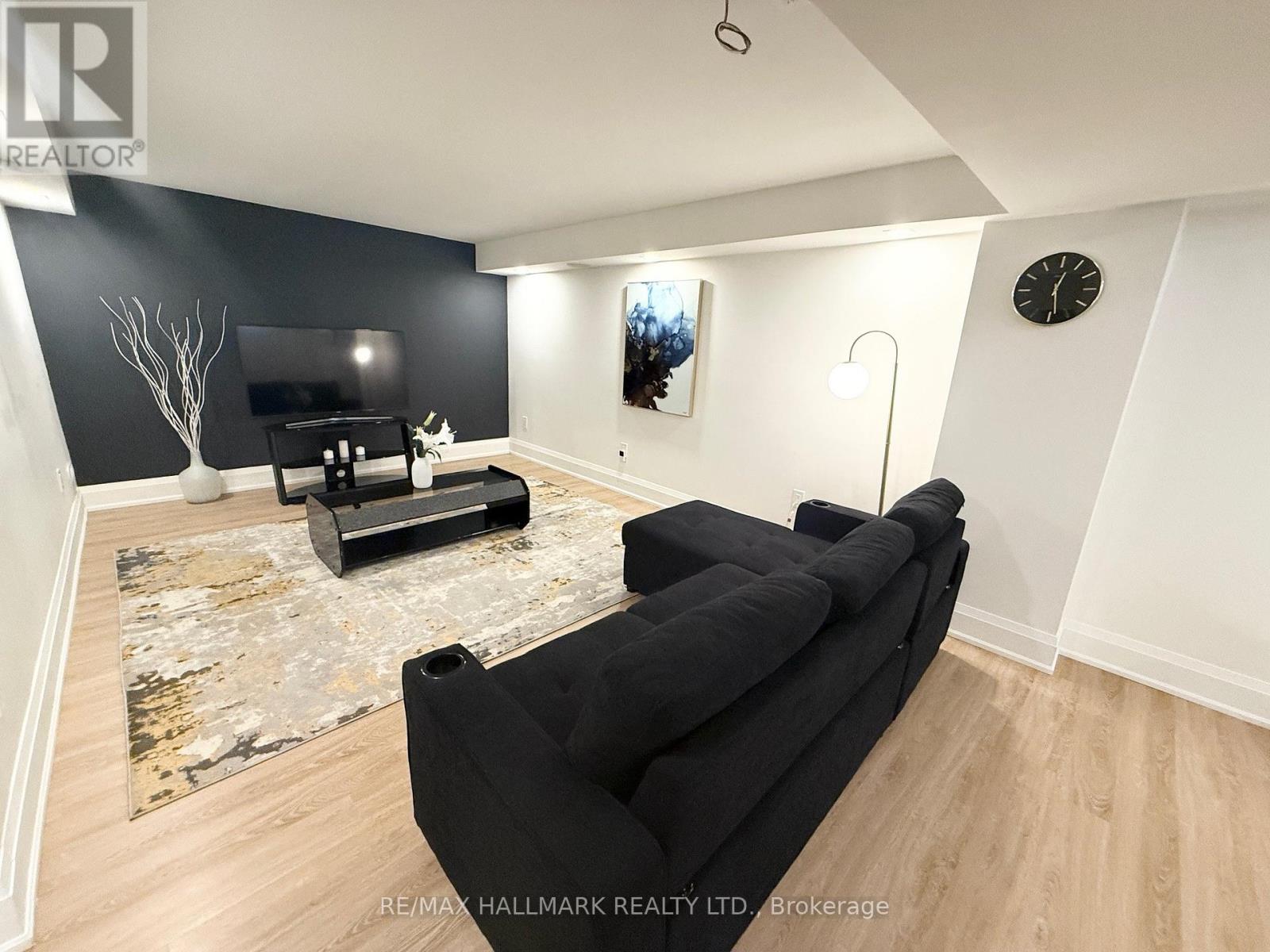 BASEMENT - 7 CHARING CRESCENT, Aurora, Ontario