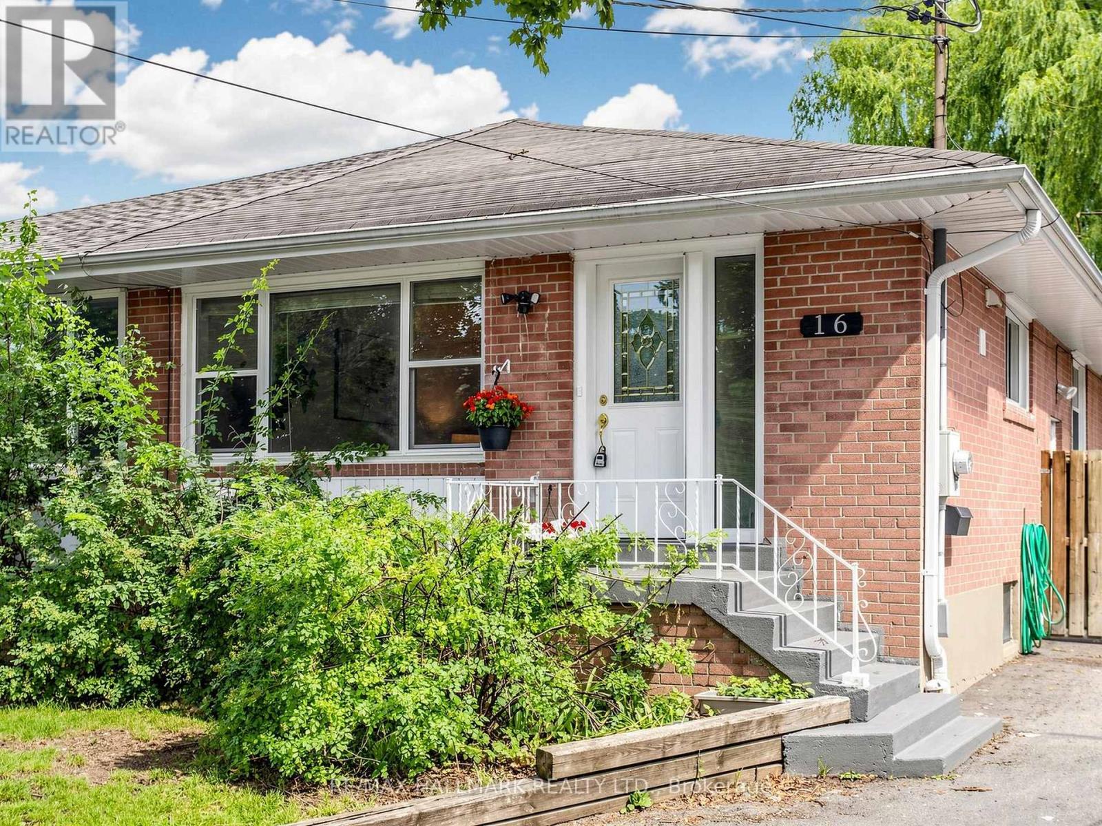 16 Dunboyne Court, Toronto, Ontario  M2R 2B7 - Photo 2 - C13528182