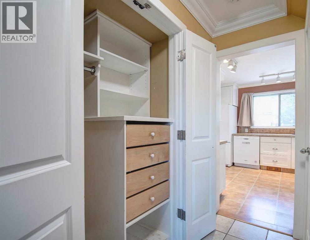 294 Southampton Drive SW, Calgary, Alberta  T2W 0V8 - Photo 8 - A2310918