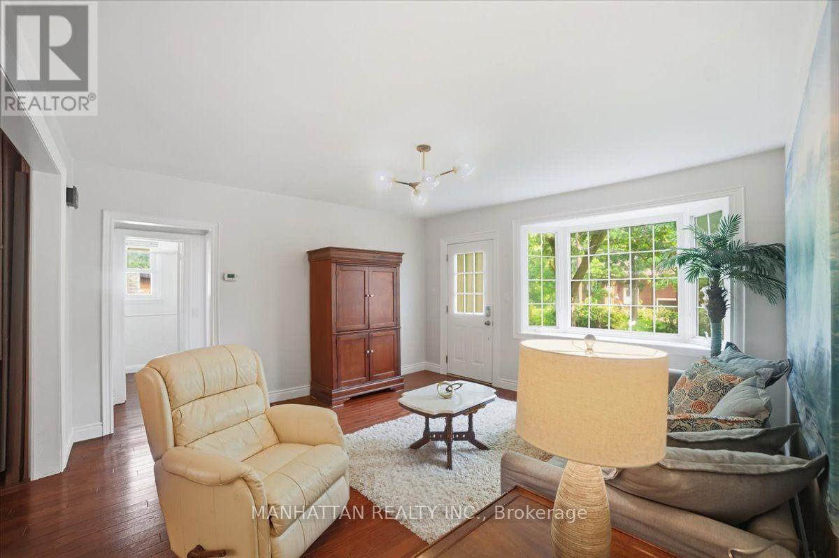10 Victor Drive, Whitchurch-Stouffville, Ontario  L4A 3G5 - Photo 4 - N13590660
