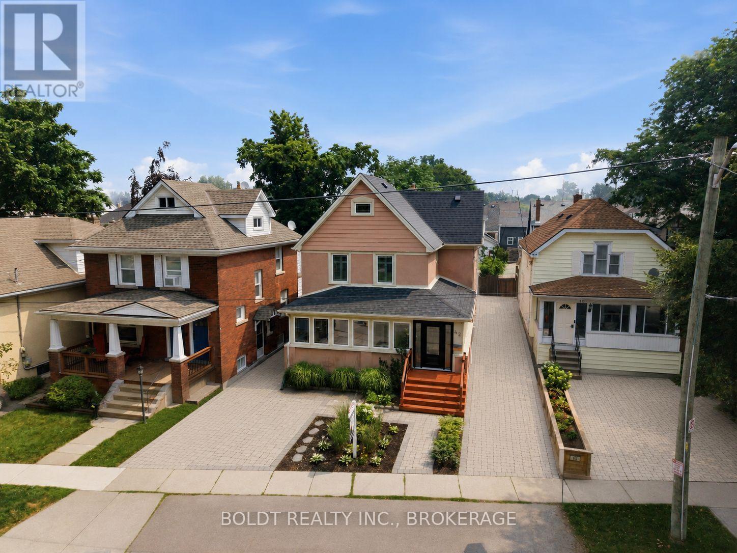 42 Thomas Street, St. Catharines, Ontario  L2R 6L9 - Photo 2 - X13631164