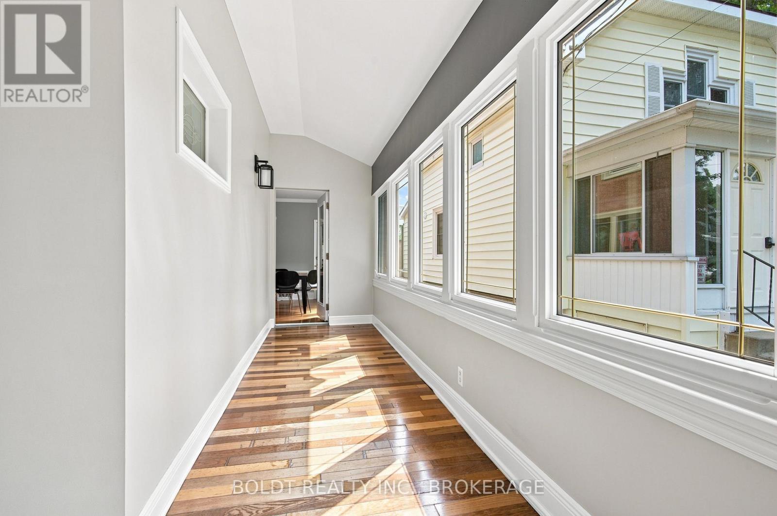 42 Thomas Street, St. Catharines, Ontario  L2R 6L9 - Photo 5 - X13631164