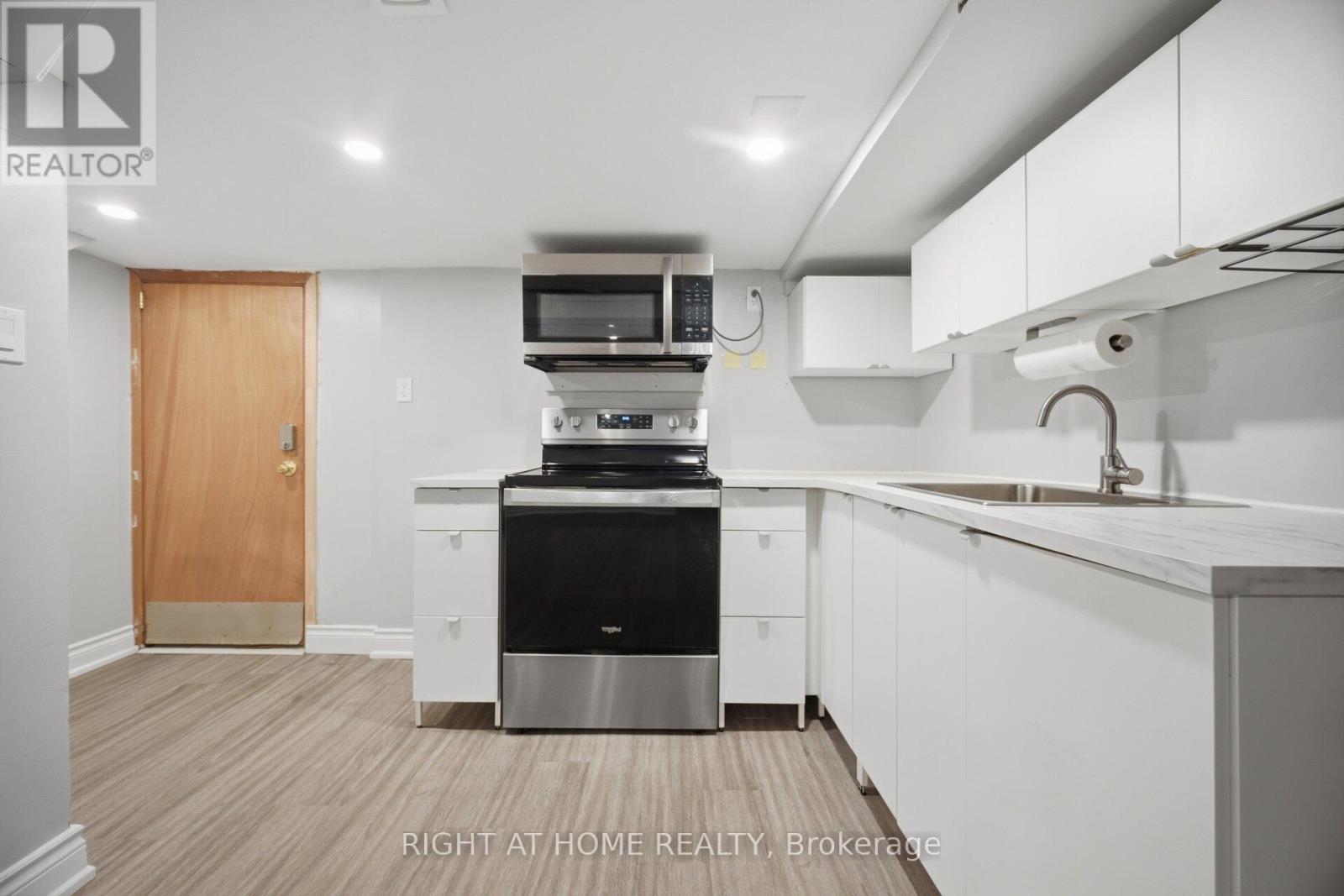 20 Rockwell Avenue, Toronto, Ontario  M6N 1N5 - Photo 13 - W13631172