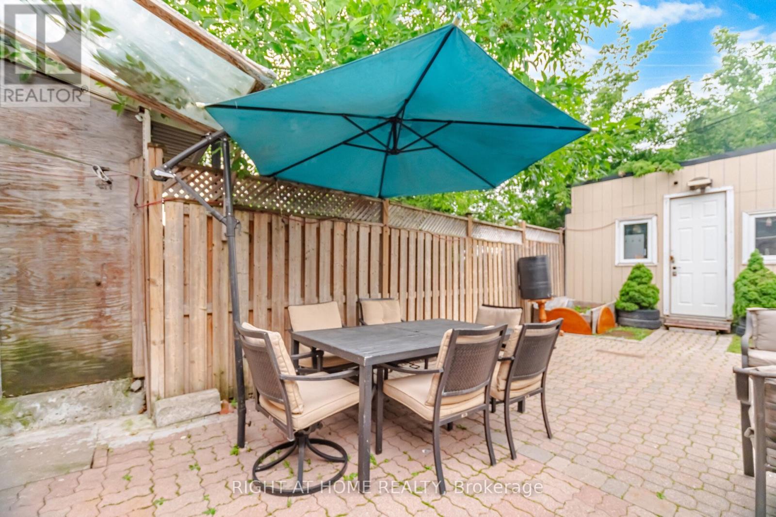 20 Rockwell Avenue, Toronto, Ontario  M6N 1N5 - Photo 17 - W13631172