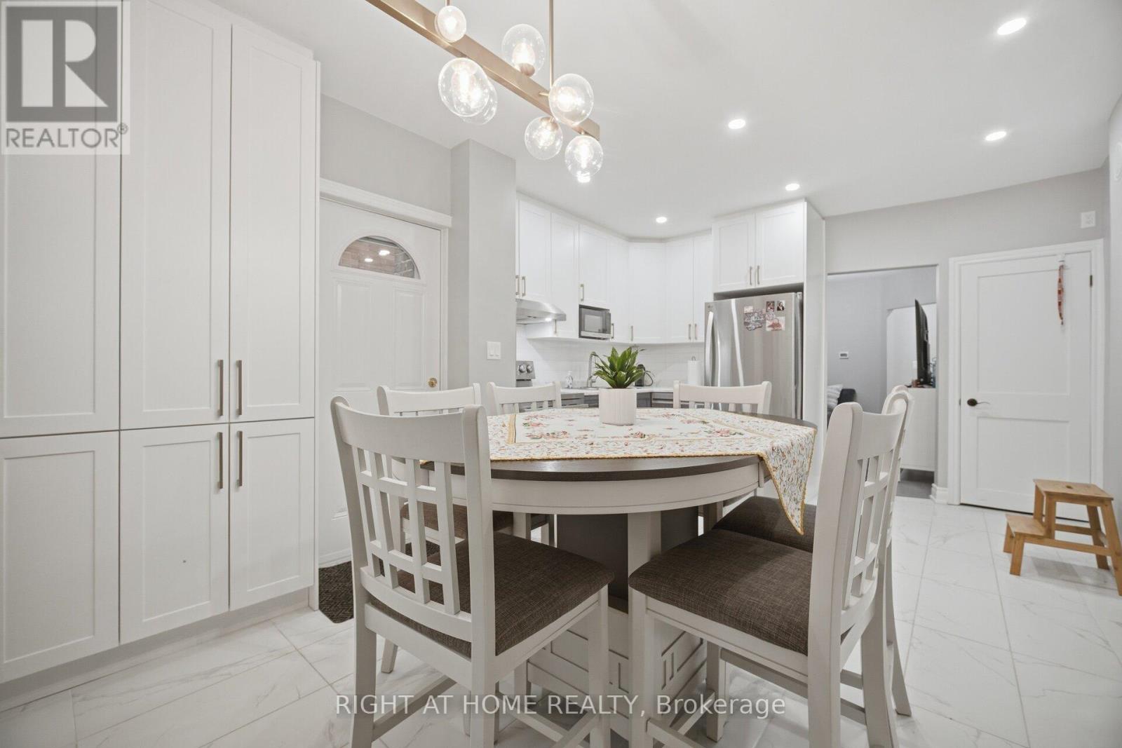 20 Rockwell Avenue, Toronto, Ontario  M6N 1N5 - Photo 6 - W13631172
