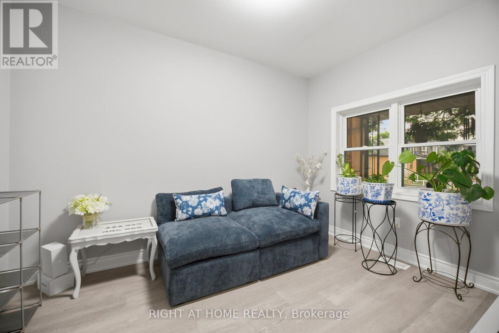 20 Rockwell Avenue, Toronto, Ontario  M6N 1N5 - Photo 7 - W13631172