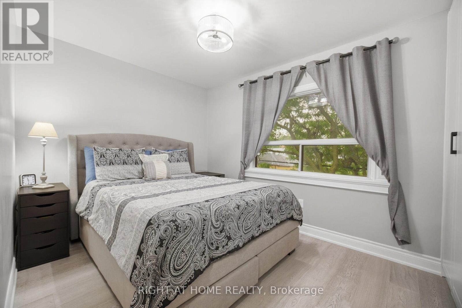 20 Rockwell Avenue, Toronto, Ontario  M6N 1N5 - Photo 8 - W13631172