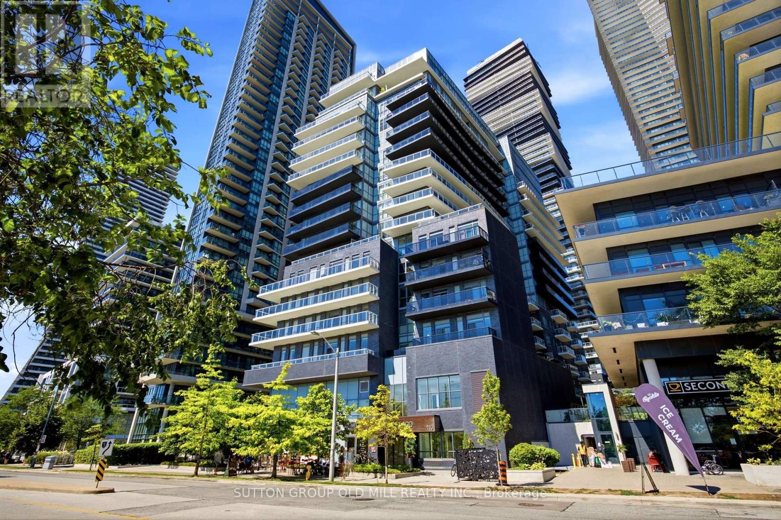 <div class="slider-price">$1,069,998</div><p>Lph04 - 110 Marine Parade Drive, Toronto, Ontario</p>