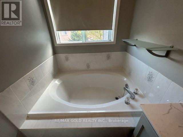 6863 Apex Court, Mississauga, Ontario  L5N 7H6 - Photo 12 - W13612896