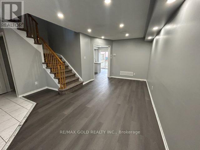 6863 Apex Court, Mississauga, Ontario  L5N 7H6 - Photo 4 - W13612896