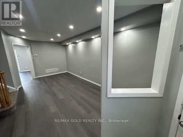 6863 Apex Court, Mississauga, Ontario  L5N 7H6 - Photo 2 - W13612896