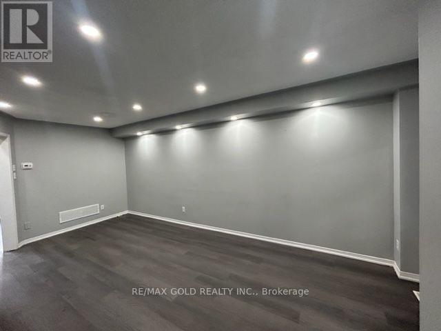 6863 Apex Court, Mississauga, Ontario  L5N 7H6 - Photo 3 - W13612896