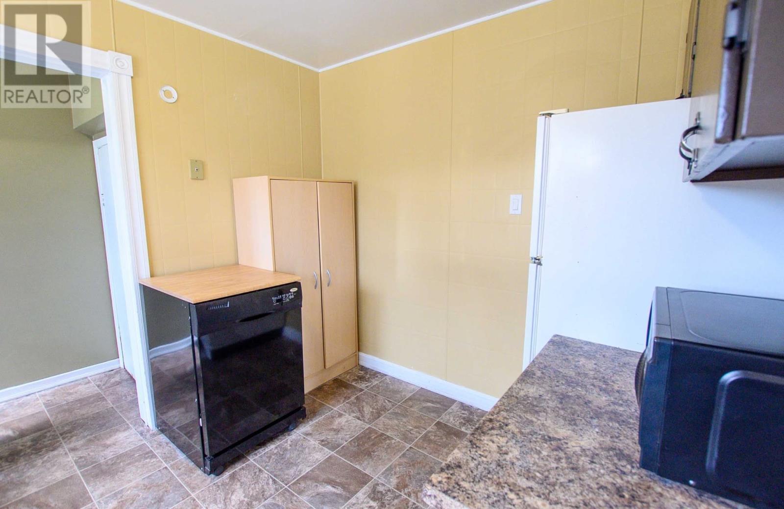 908 Tamarck Drive, Labrador City — photo 12