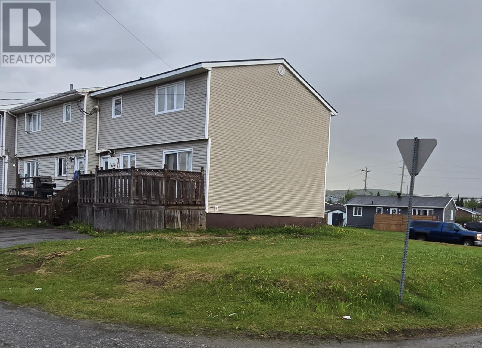 908 Tamarck Drive, Labrador City — photo 2