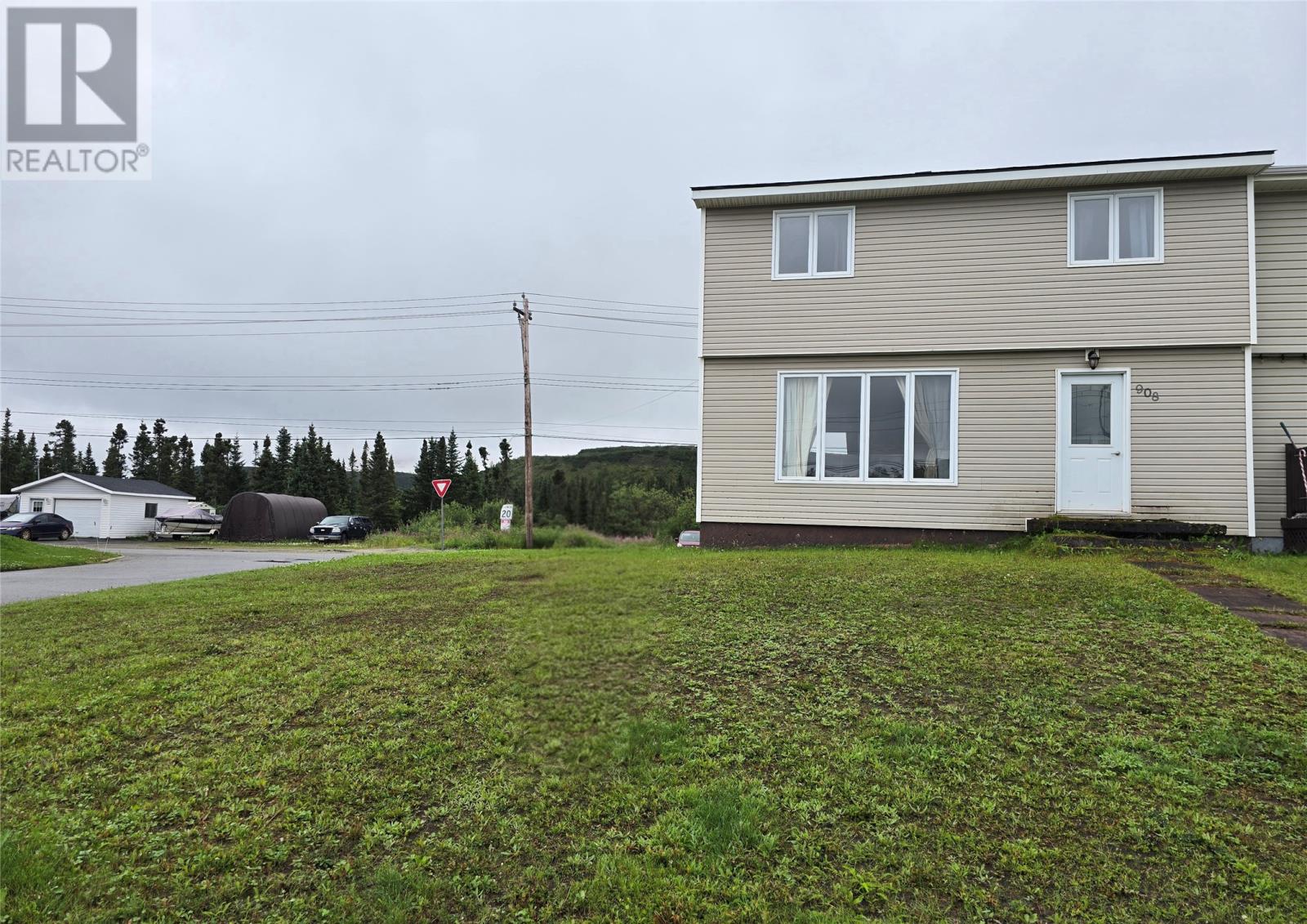 908 Tamarck Drive, Labrador City — photo 3