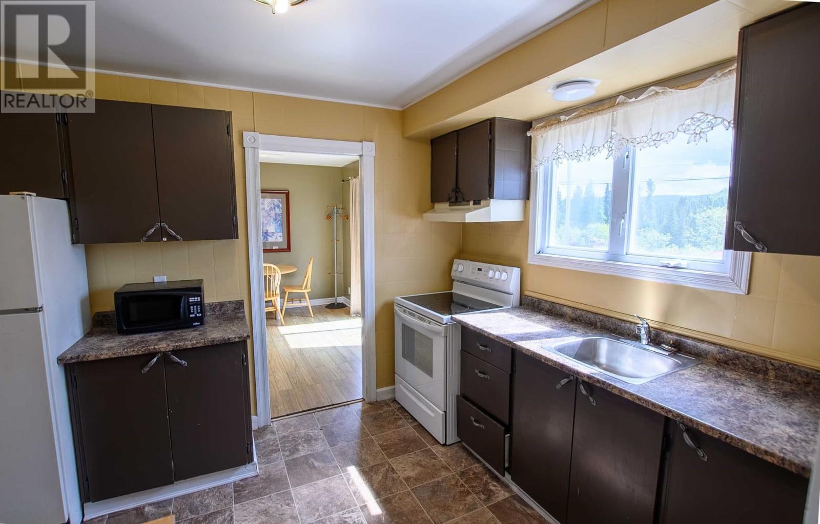 908 Tamarck Drive, Labrador City — photo 7