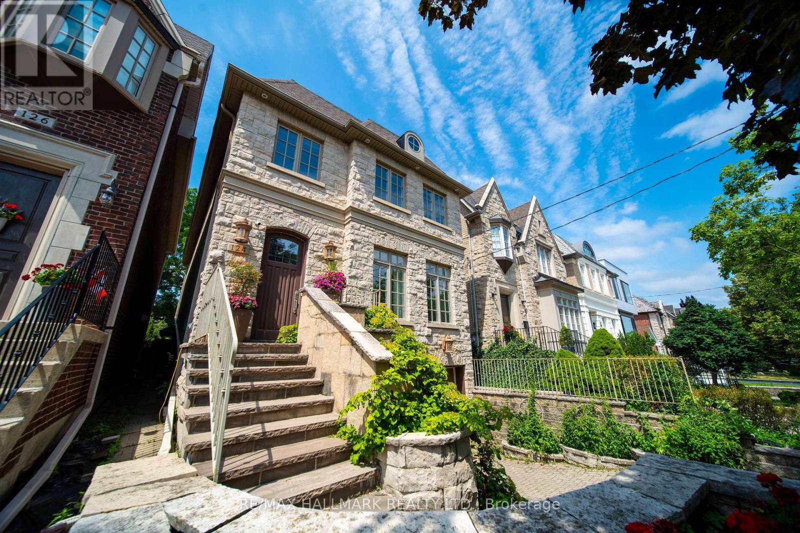 124 FELBRIGG AVENUE, Toronto, Ontario
