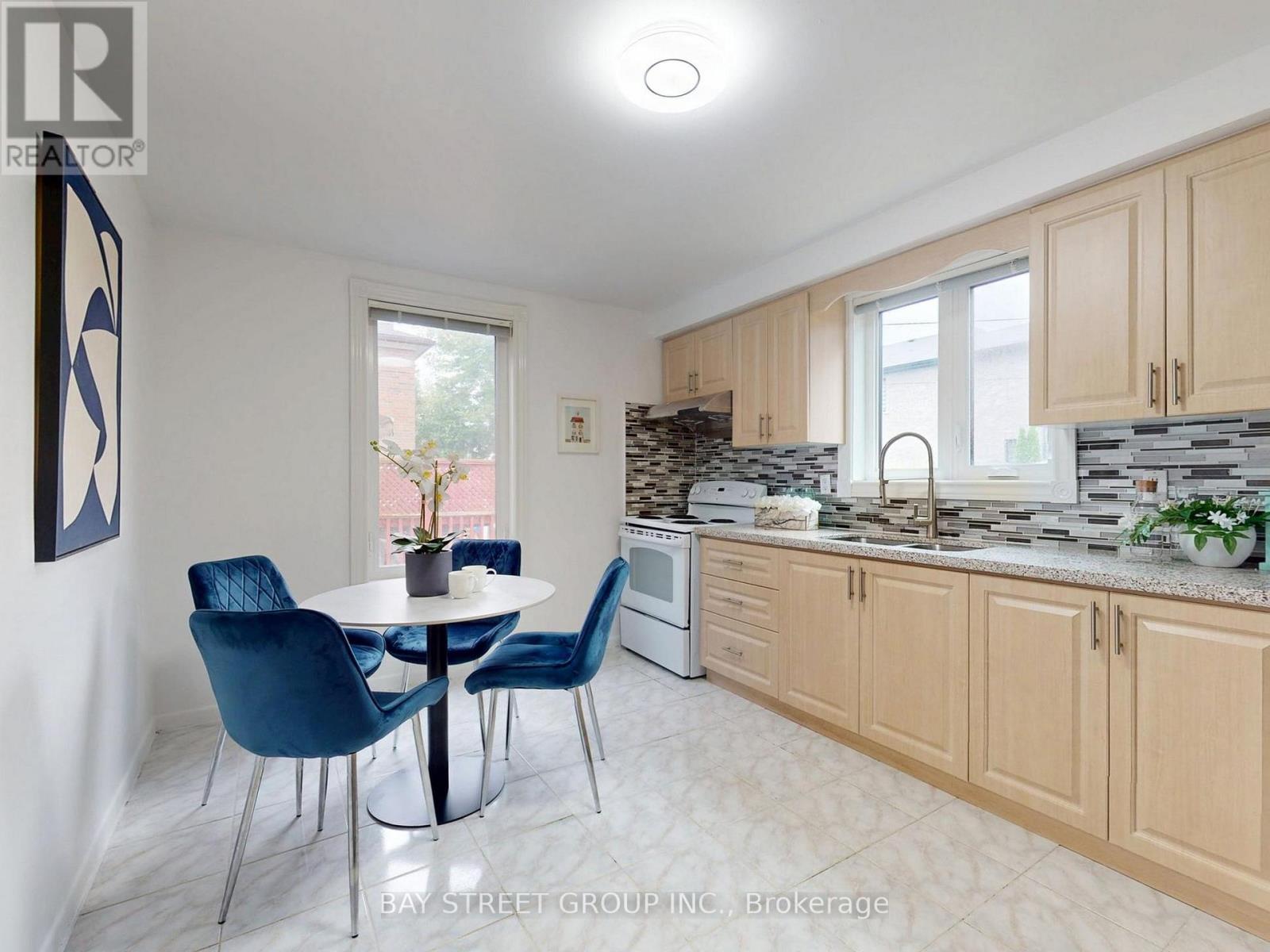 6 Moira Avenue, Toronto, Ontario  M1K 1B6 - Photo 13 - E13631268