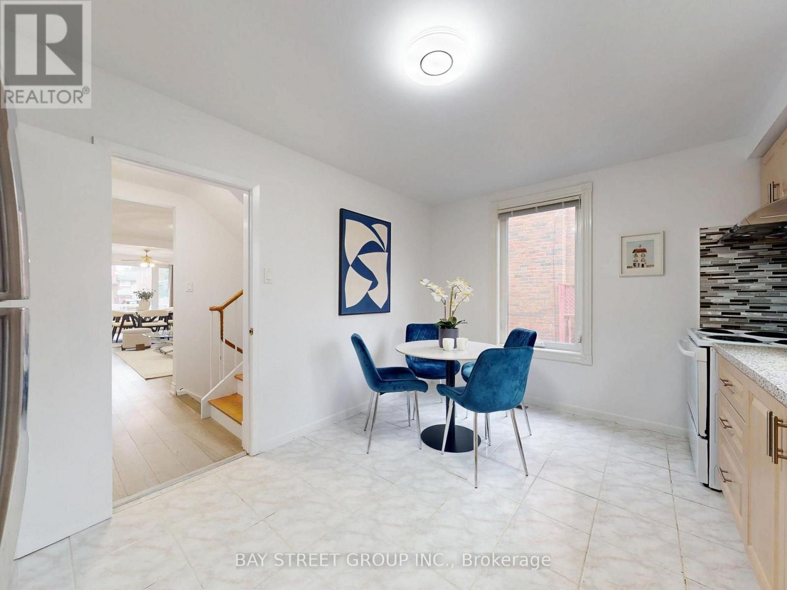 6 Moira Avenue, Toronto, Ontario  M1K 1B6 - Photo 16 - E13631268