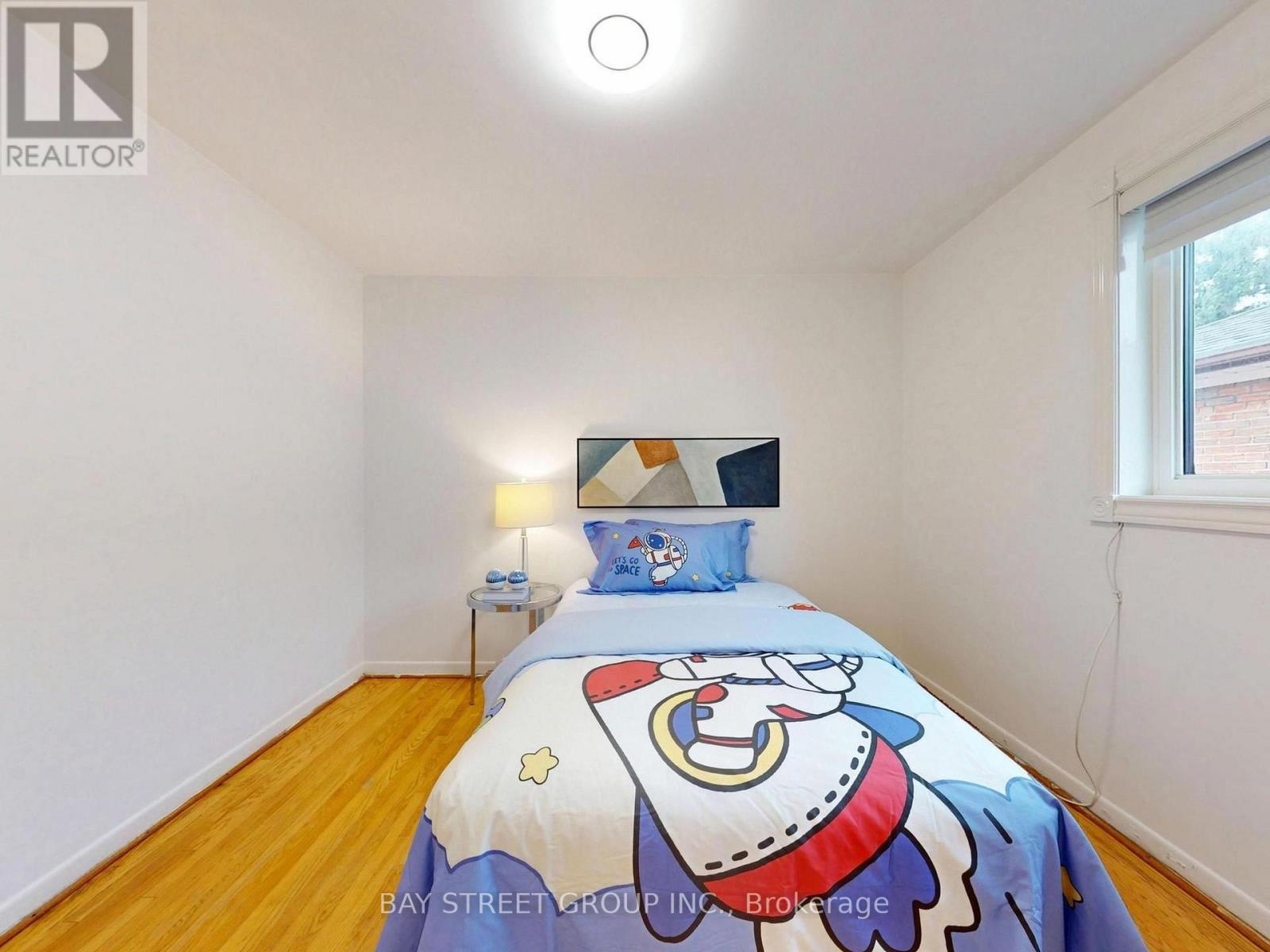 6 Moira Avenue, Toronto, Ontario  M1K 1B6 - Photo 27 - E13631268