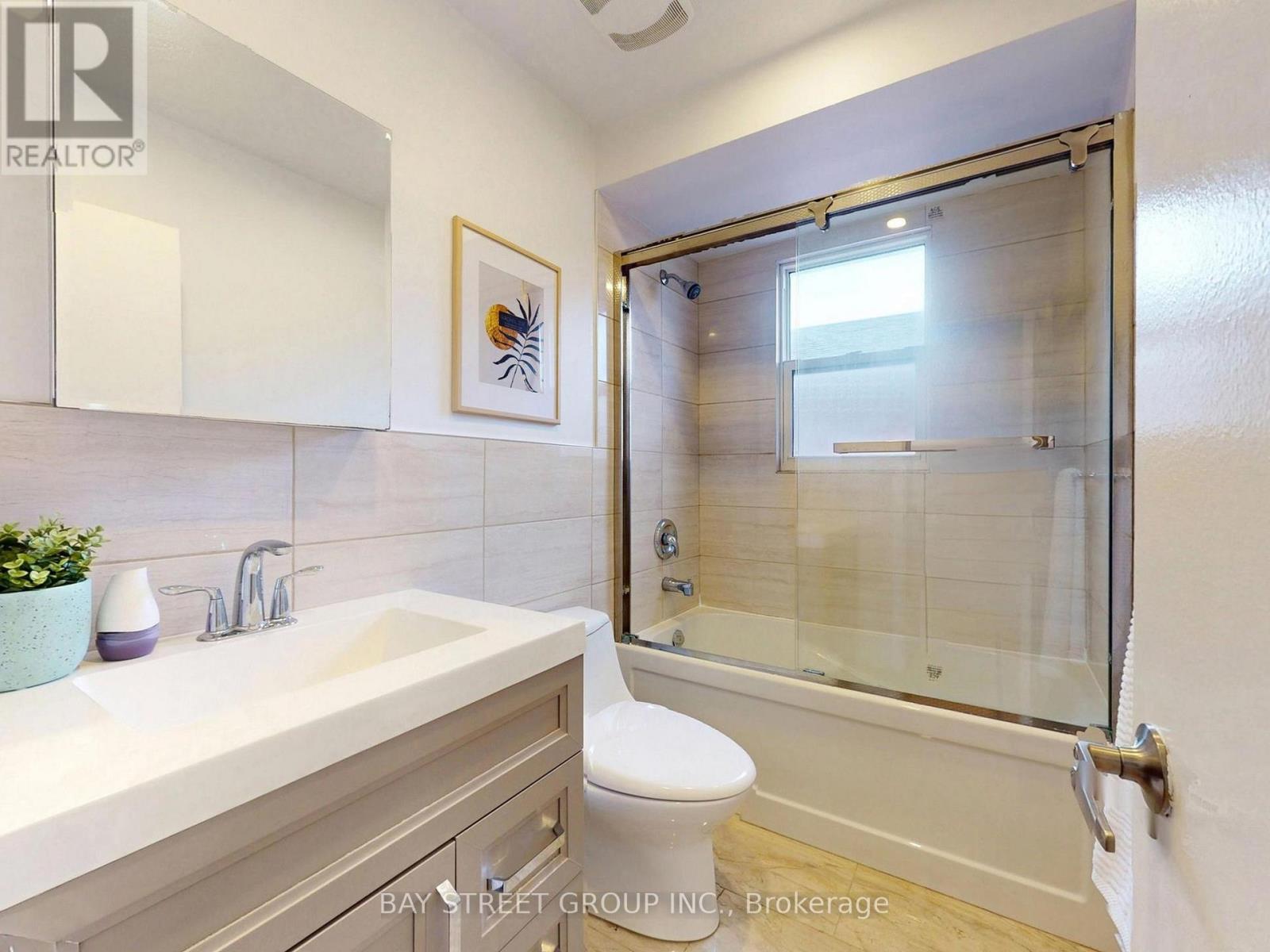 6 Moira Avenue, Toronto, Ontario  M1K 1B6 - Photo 28 - E13631268