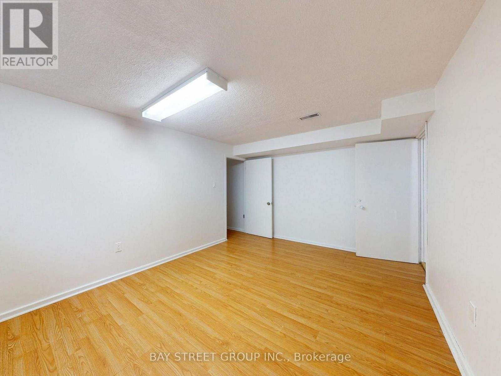 6 Moira Avenue, Toronto, Ontario  M1K 1B6 - Photo 31 - E13631268
