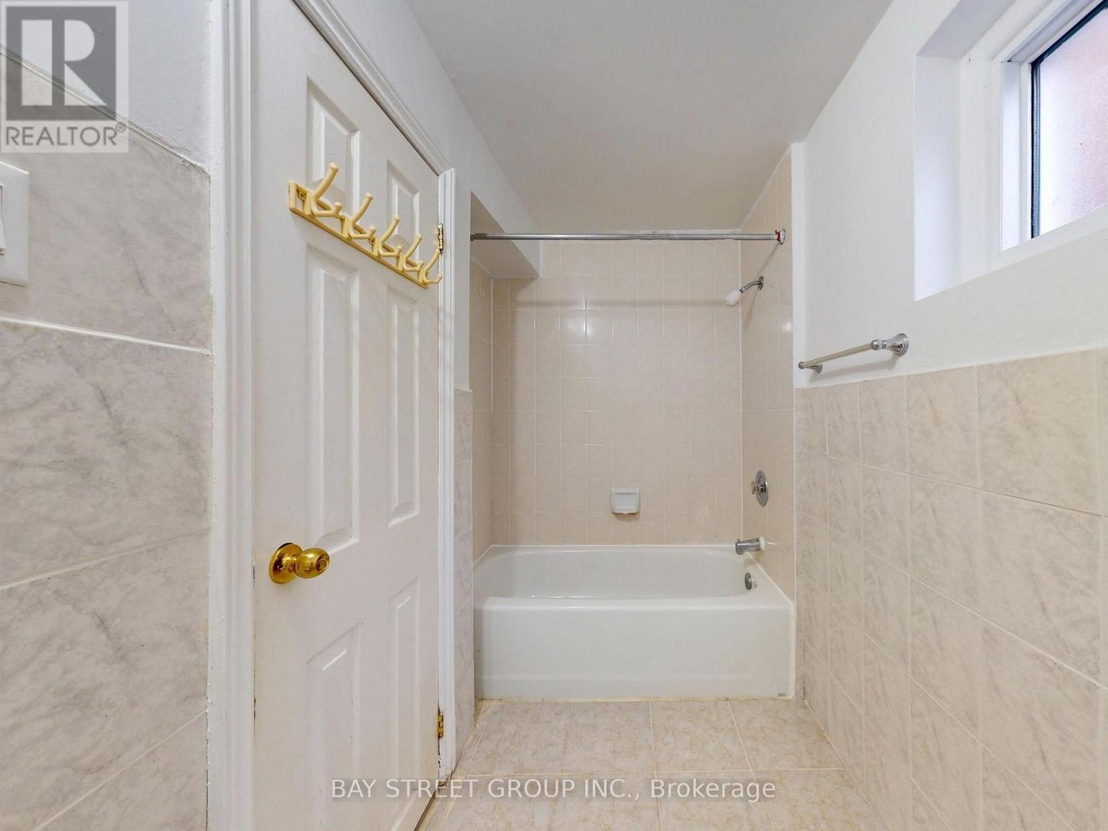 6 Moira Avenue, Toronto, Ontario  M1K 1B6 - Photo 34 - E13631268